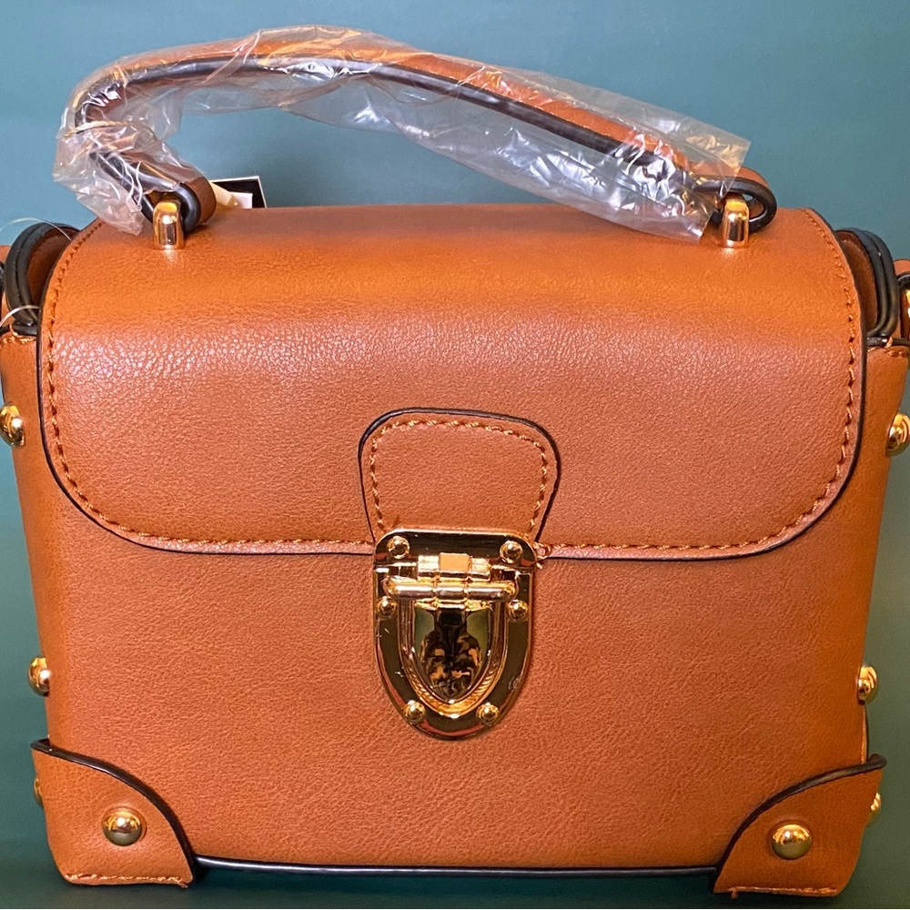 Caramel Colored Crossbody Bag with Structured Shape and Gold Clasp